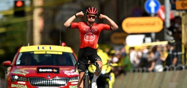 Romain Vauquelin triumfuoja antrajame „Tour de France“ etape su „Bianchi Oltre RC“!